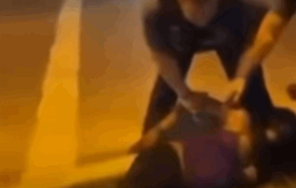 NOVA BRUTALNOST POLICIJE SAD: Policajac DRŽAO KOLENO na leđima TRUDNICI u 9. mesecu trudnoće (VIDEO) 

